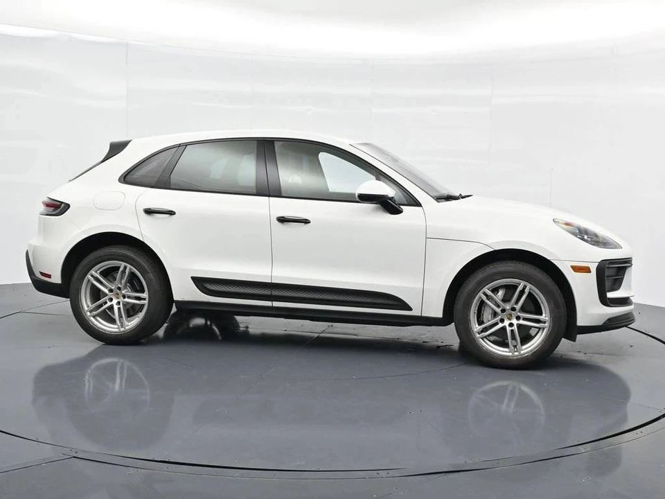 2023 Porsche Macan - Image 2 of 5