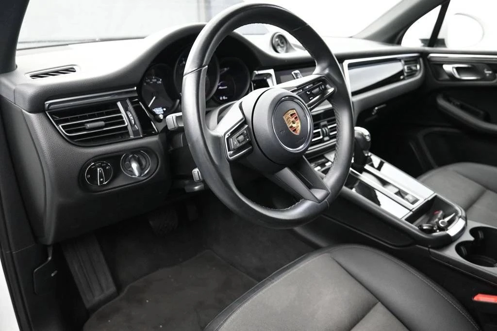 2023 Porsche Macan - Image 4 of 5