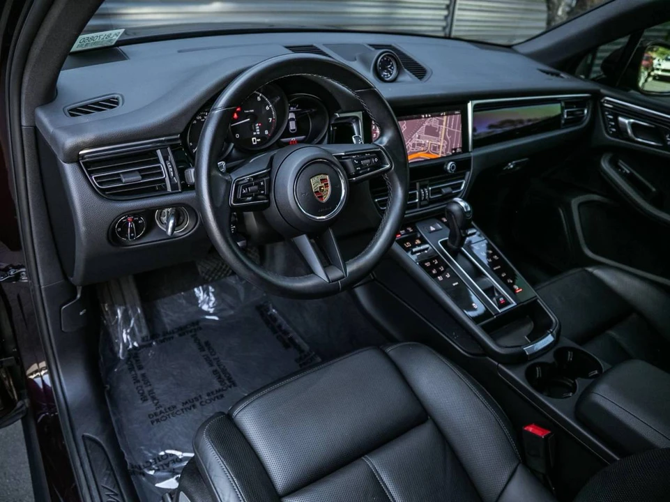 2023 Porsche Macan T - Image 4 of 5