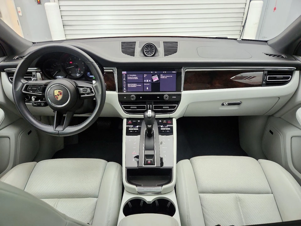 2023 Porsche Macan - Image 10 of 28