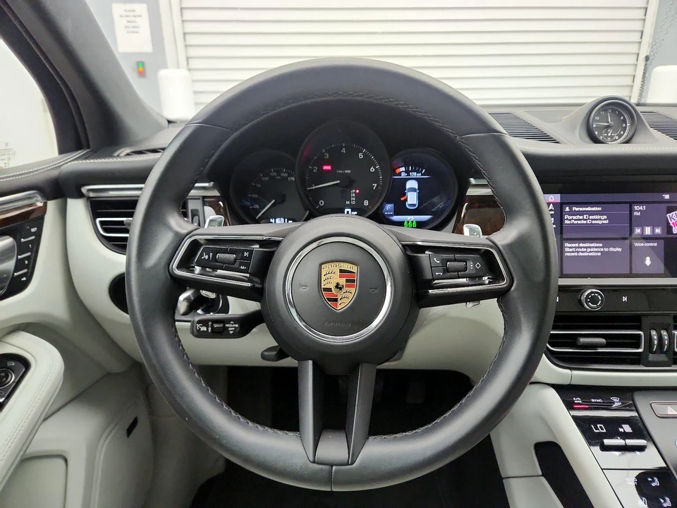 2023 Porsche Macan - Image 11 of 28