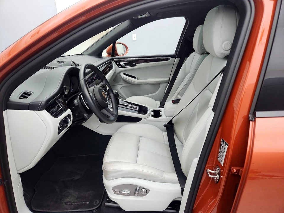 2023 Porsche Macan - Image 12 of 28