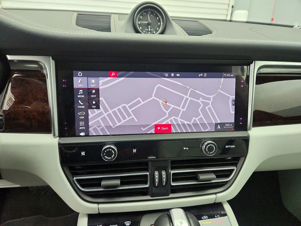2023 Porsche Macan - Image 15 of 28
