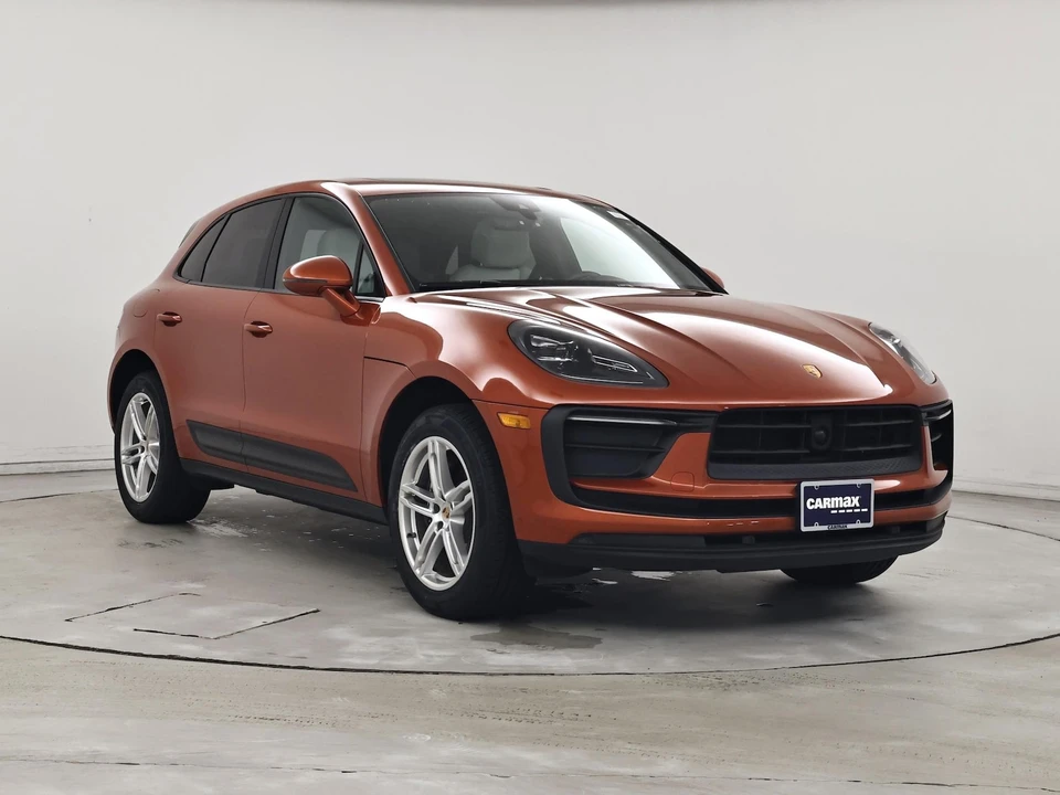 2023 Porsche Macan - Image 2 of 28