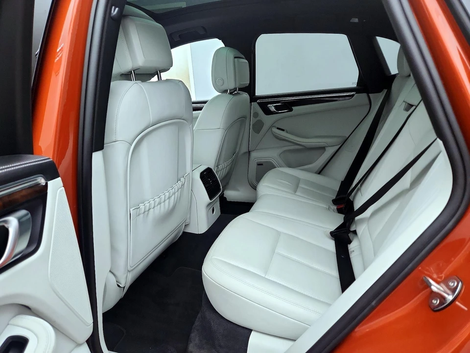 2023 Porsche Macan - Image 22 of 28