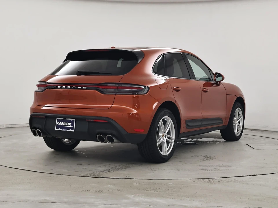 2023 Porsche Macan - Image 9 of 28