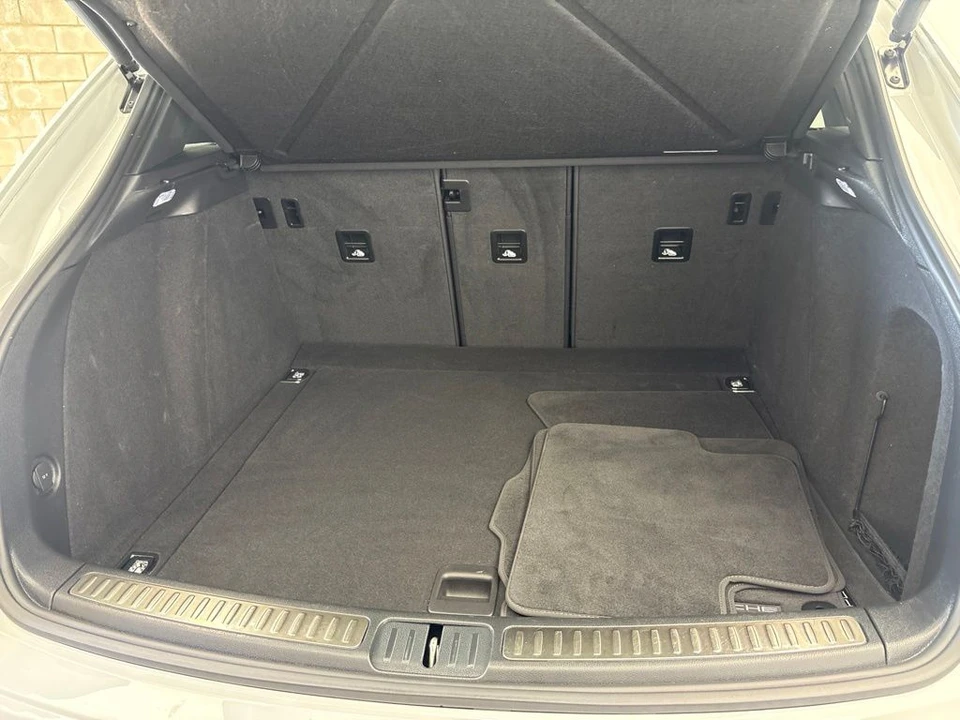 2023 Porsche Macan - Image 22 of 31