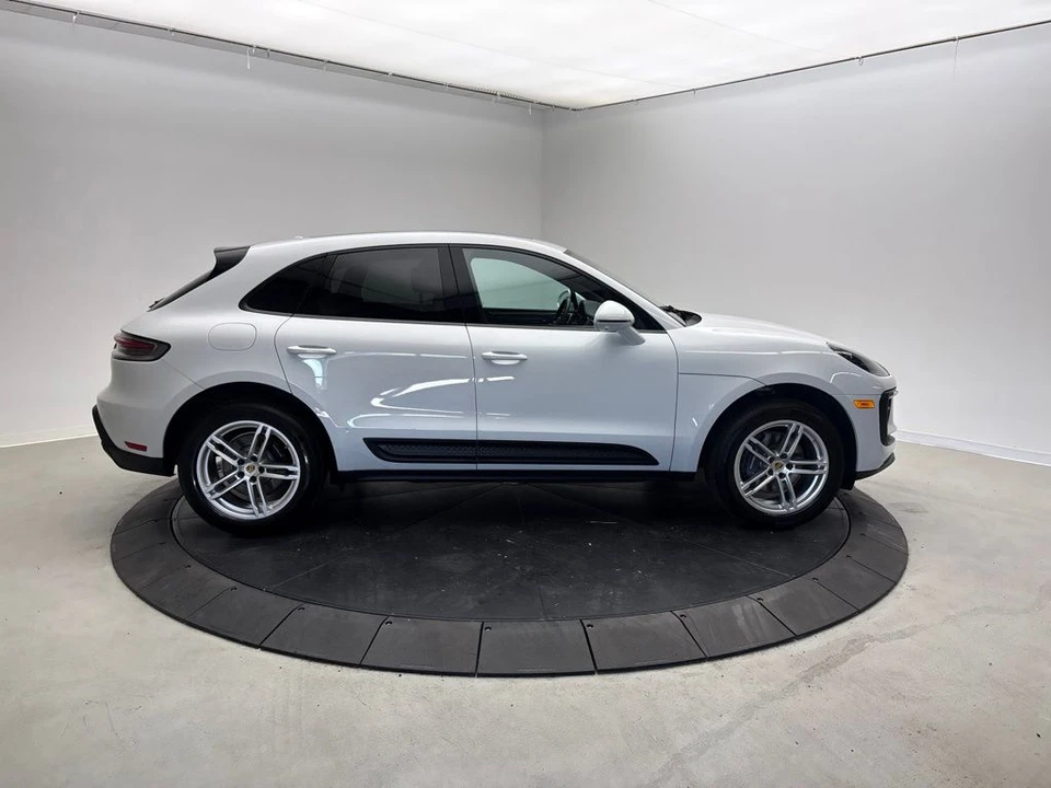 2023 Porsche Macan - Image 8 of 31