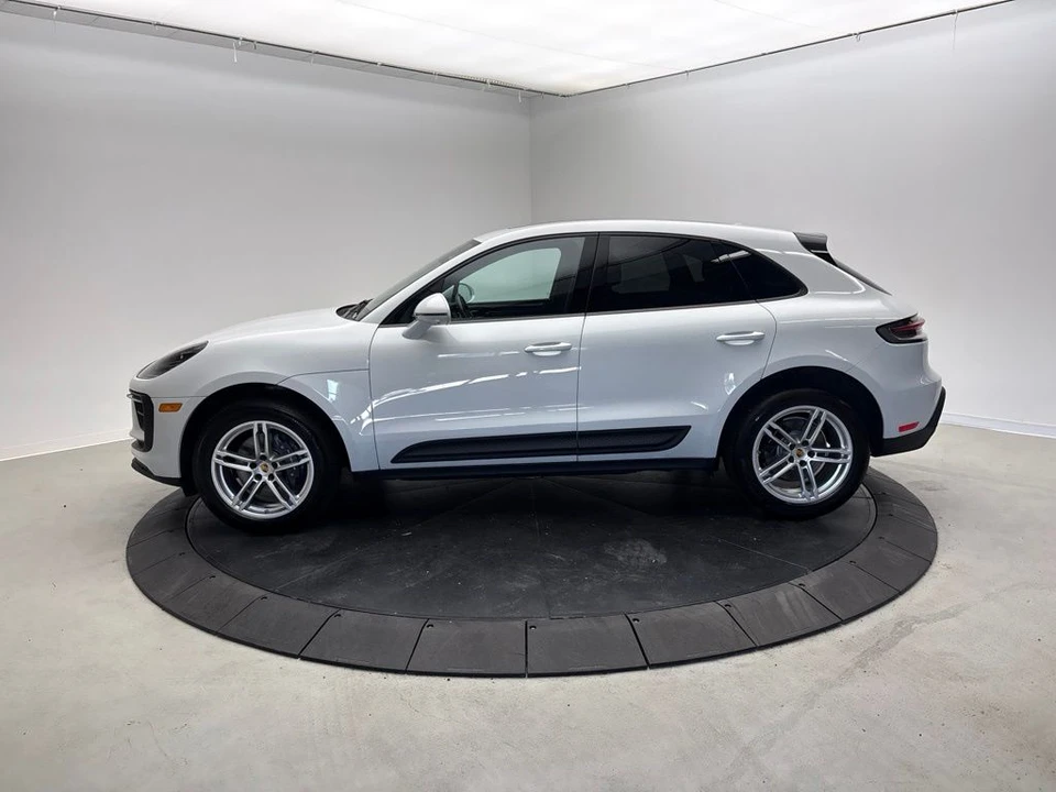 2023 Porsche Macan - Image 2 of 31