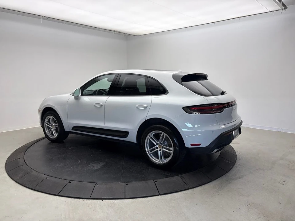 2023 Porsche Macan - Image 3 of 31