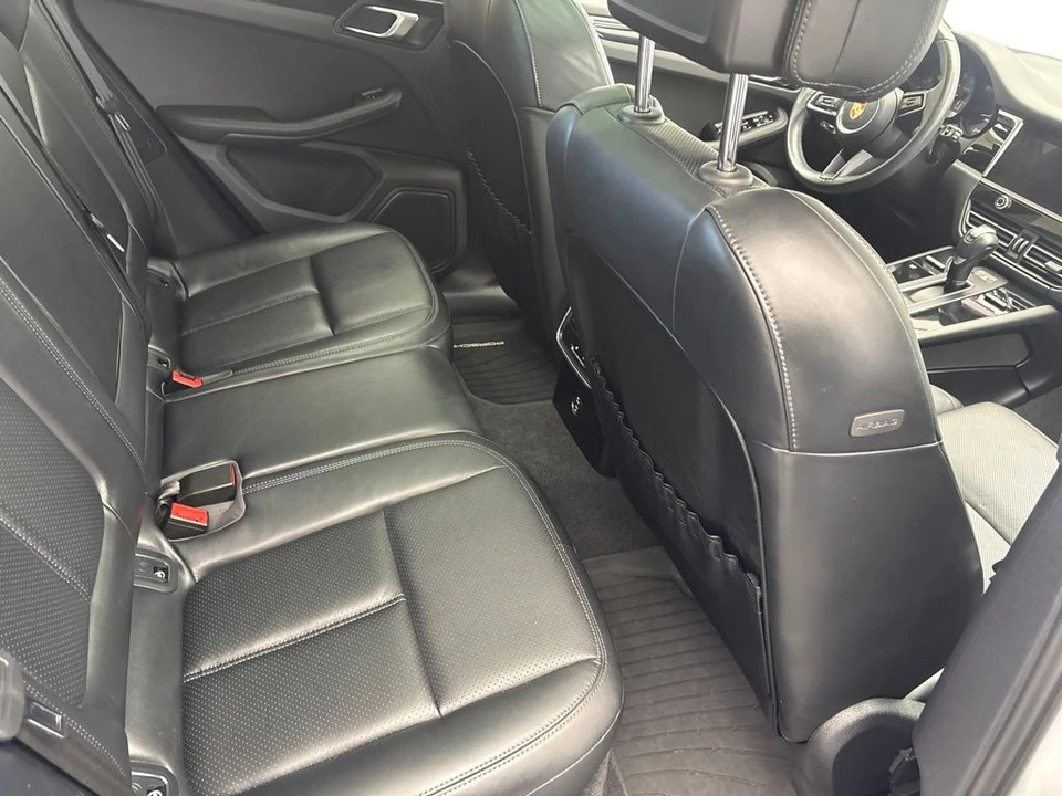 2023 Porsche Macan - Image 28 of 31