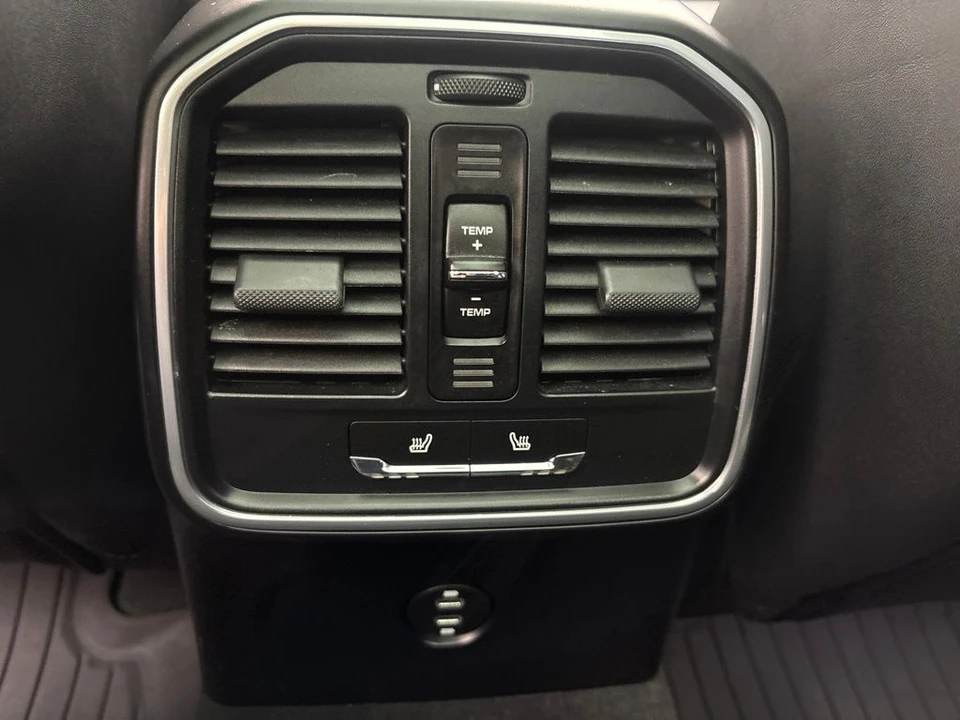 2023 Porsche Macan - Image 30 of 31
