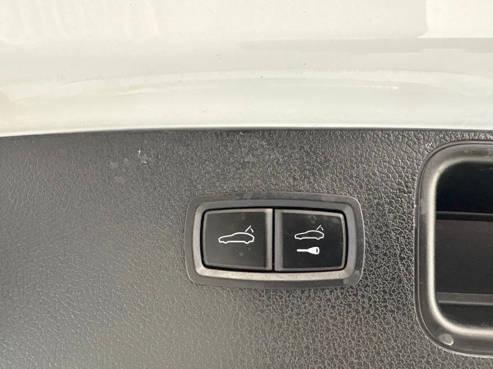2023 Porsche Macan - Image 21 of 31