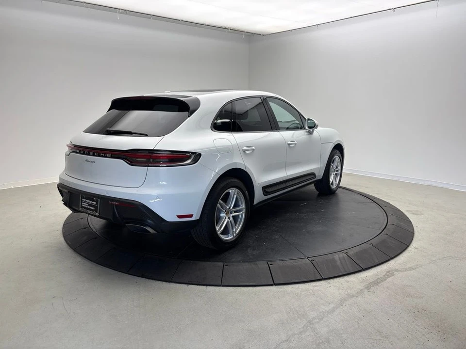 2023 Porsche Macan - Image 7 of 31