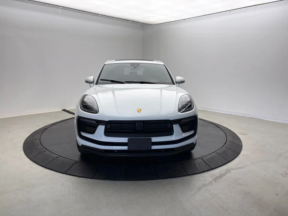 2023 Porsche Macan - Image 10 of 31