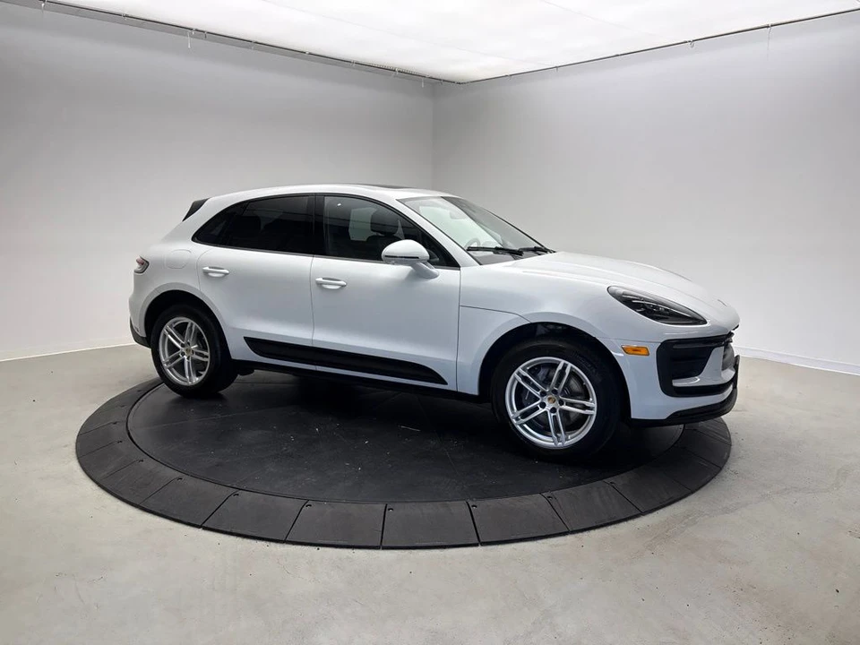2023 Porsche Macan - Image 9 of 31