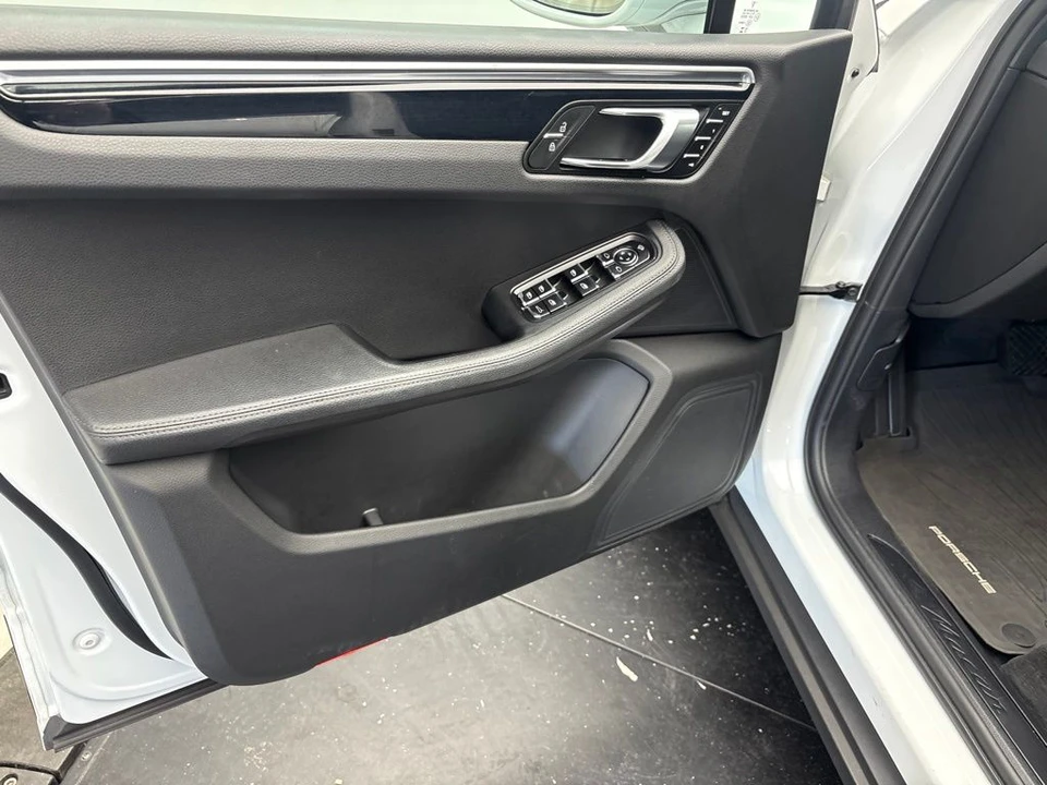2023 Porsche Macan - Image 4 of 31