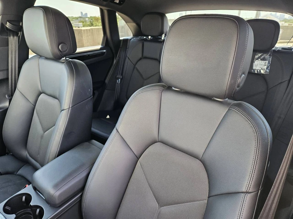2023 Porsche Macan - Image 5 of 5