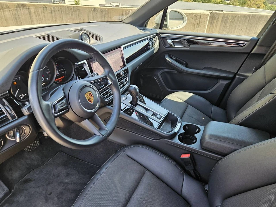 2023 Porsche Macan - Image 4 of 5