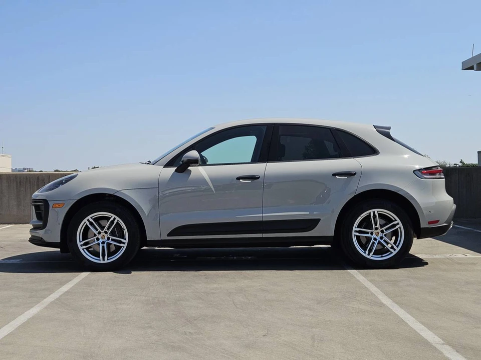 2023 Porsche Macan - Image 2 of 5