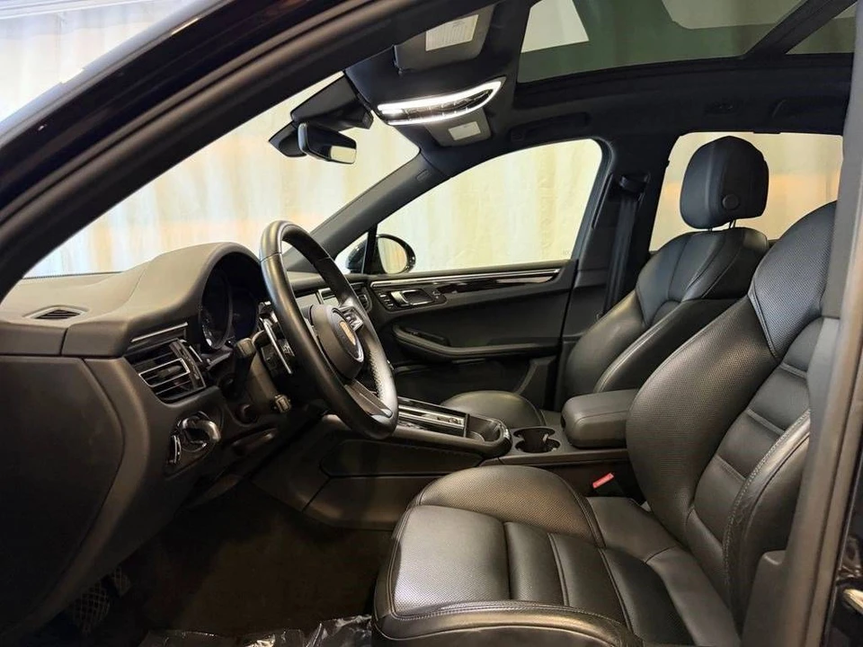 2023 Porsche Macan T - Image 5 of 5