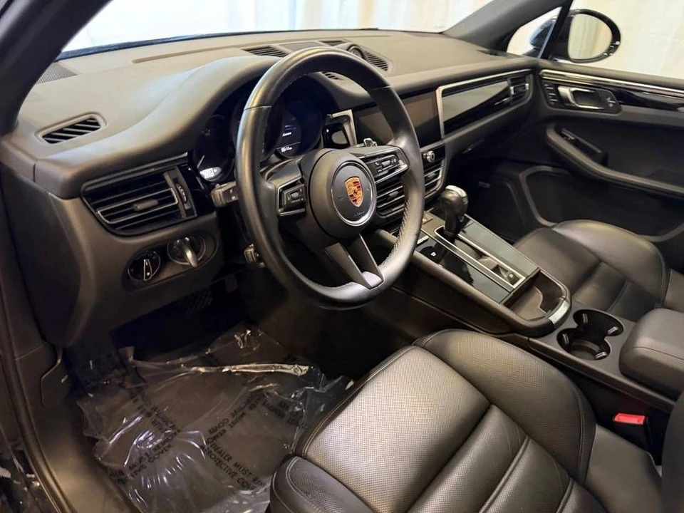 2023 Porsche Macan T - Image 4 of 5