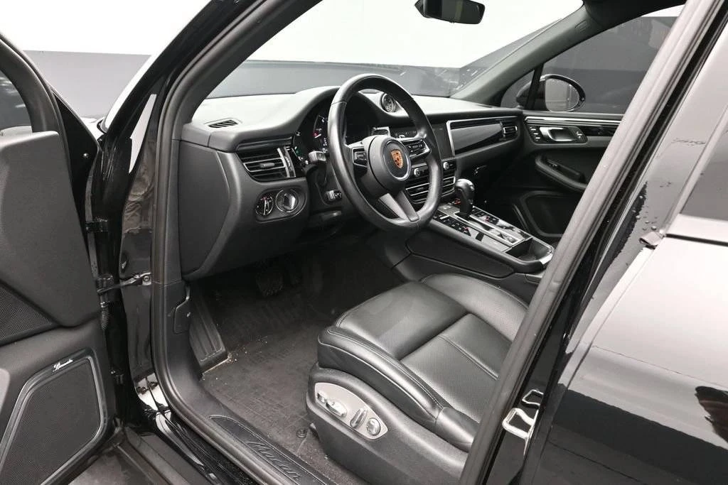 2023 Porsche Macan T - Image 4 of 5