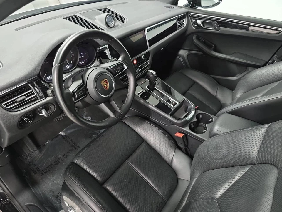2023 Porsche Macan - Image 4 of 5