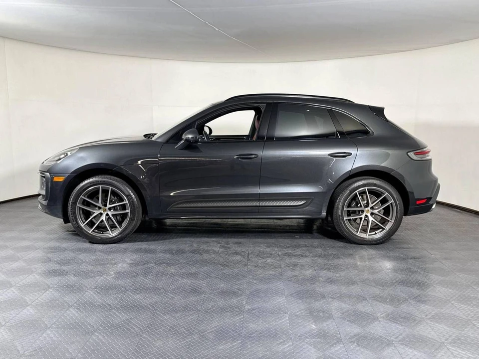 2023 Porsche Macan - Image 2 of 5