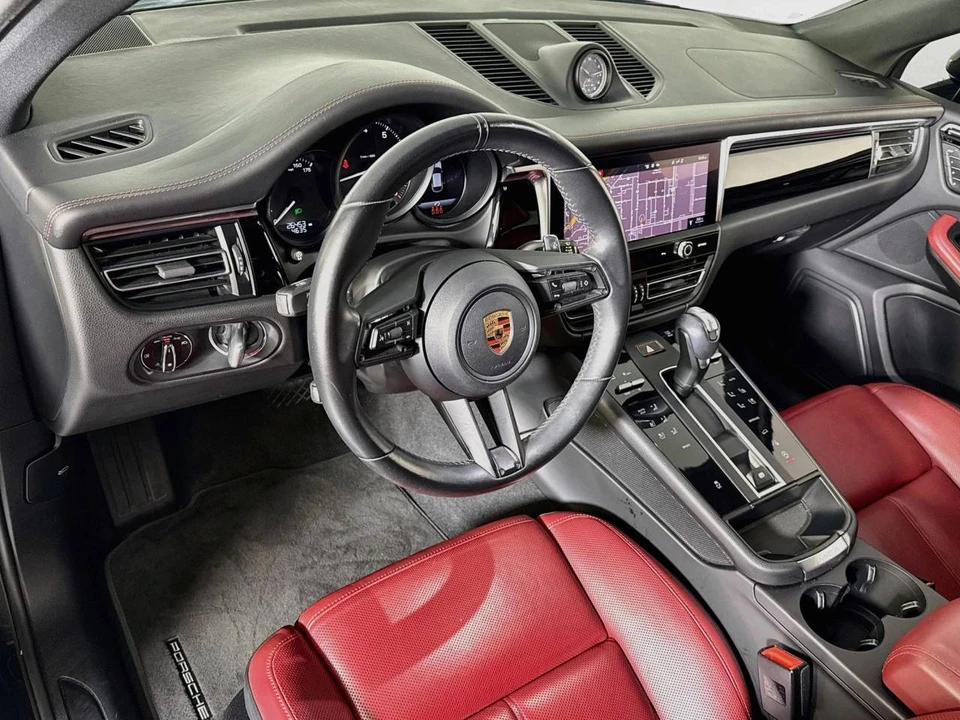 2023 Porsche Macan - Image 4 of 5