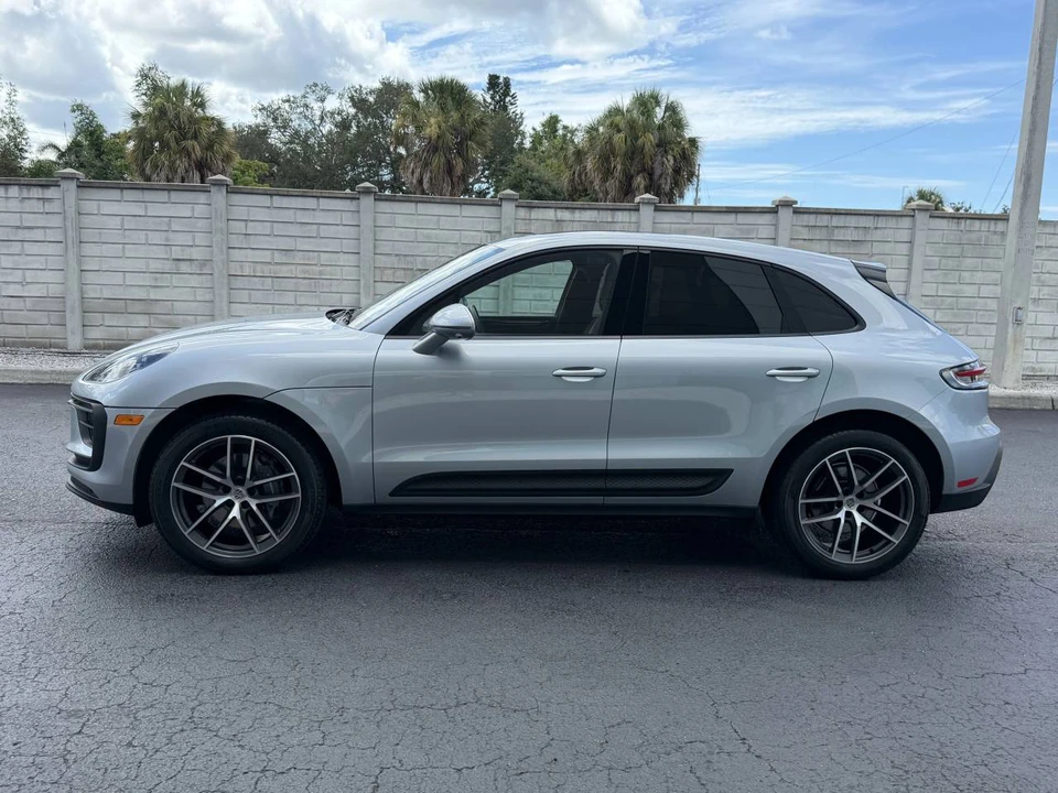 2023 Porsche Macan - Image 2 of 5