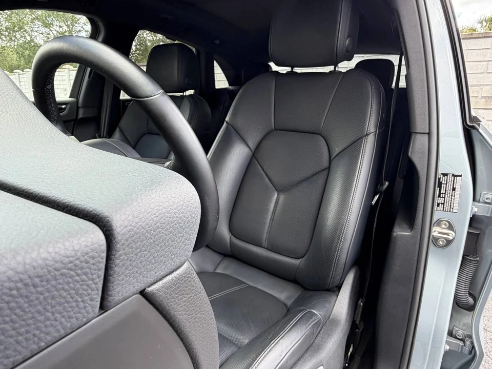 2023 Porsche Macan - Image 5 of 5