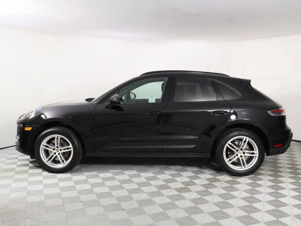 2023 Porsche Macan - Image 2 of 5