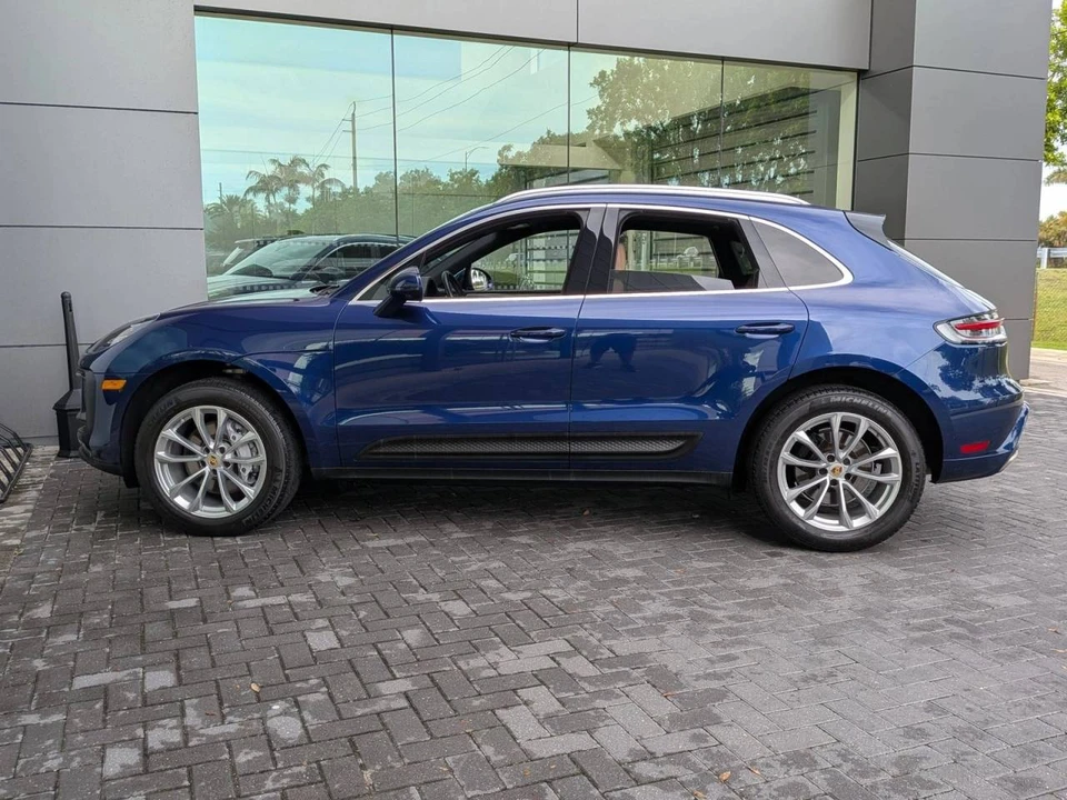 2023 Porsche Macan - Image 2 of 5