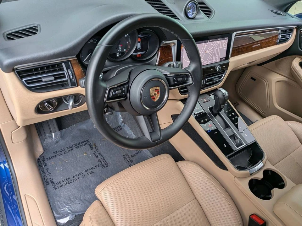 2023 Porsche Macan - Image 4 of 5