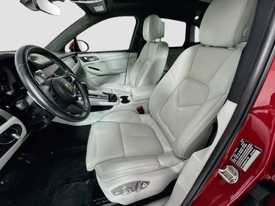 2023 Porsche Macan T - Image 5 of 5