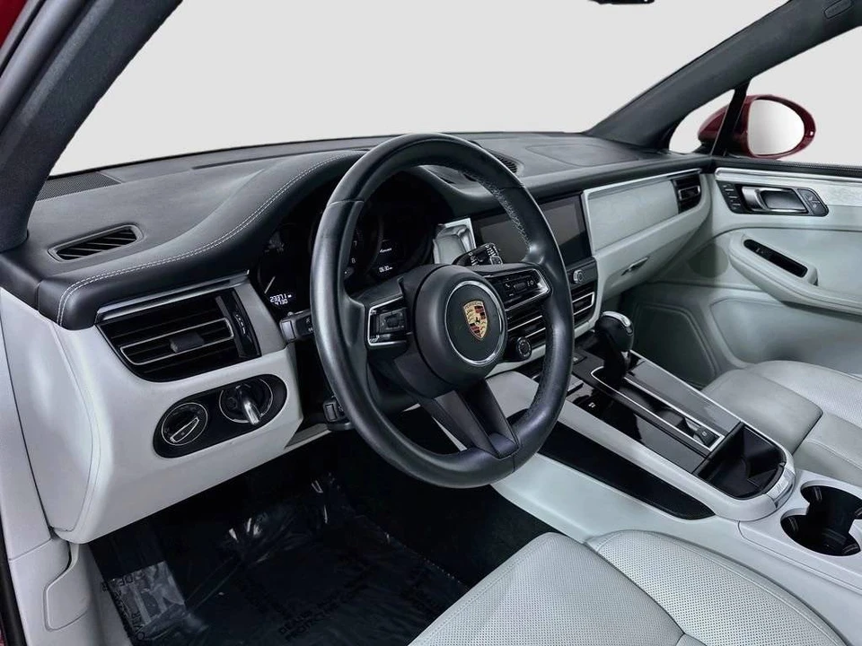 2023 Porsche Macan T - Image 4 of 5