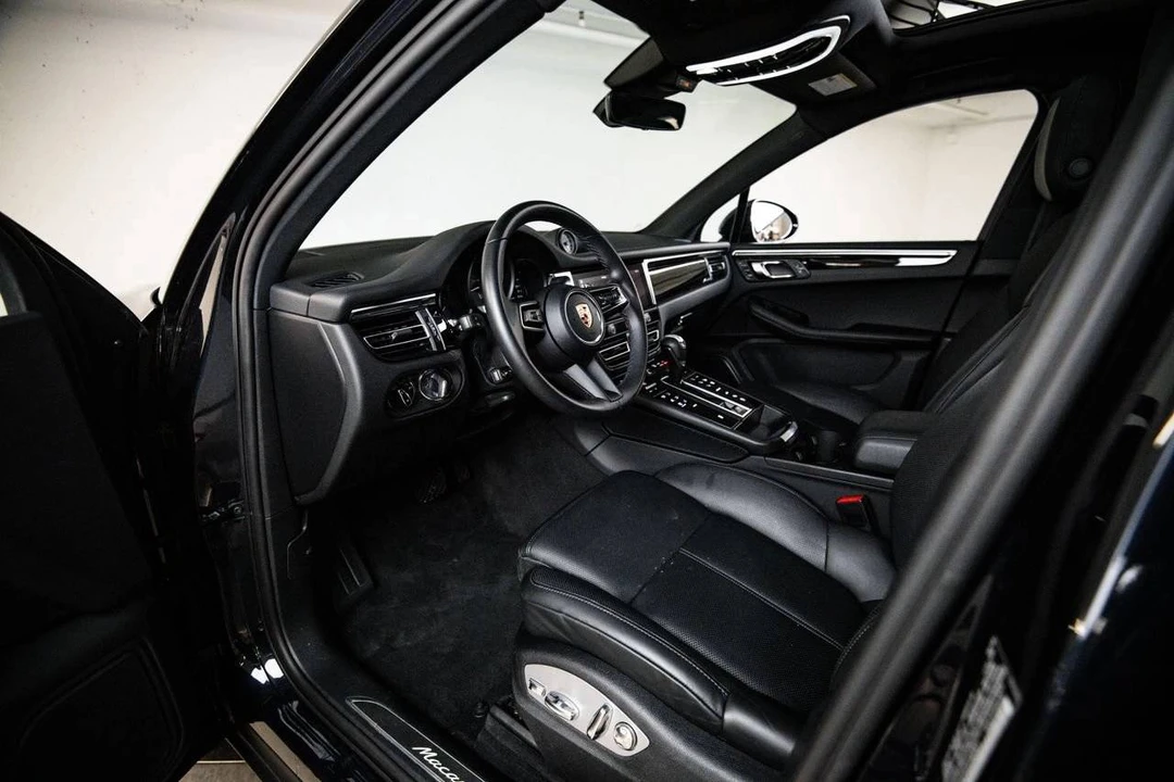 2023 Porsche Macan - Image 4 of 5