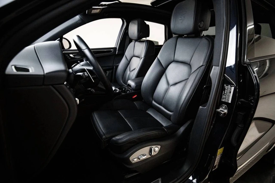 2023 Porsche Macan - Image 5 of 5