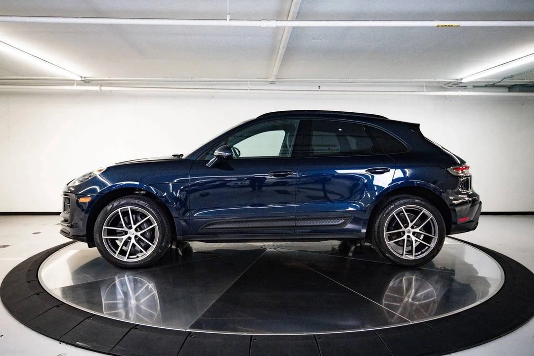2023 Porsche Macan - Image 2 of 5