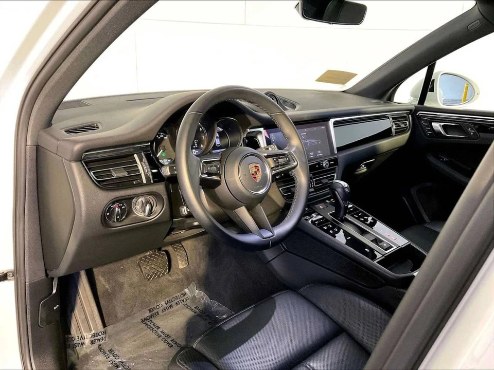 2023 Porsche Macan - Image 4 of 5