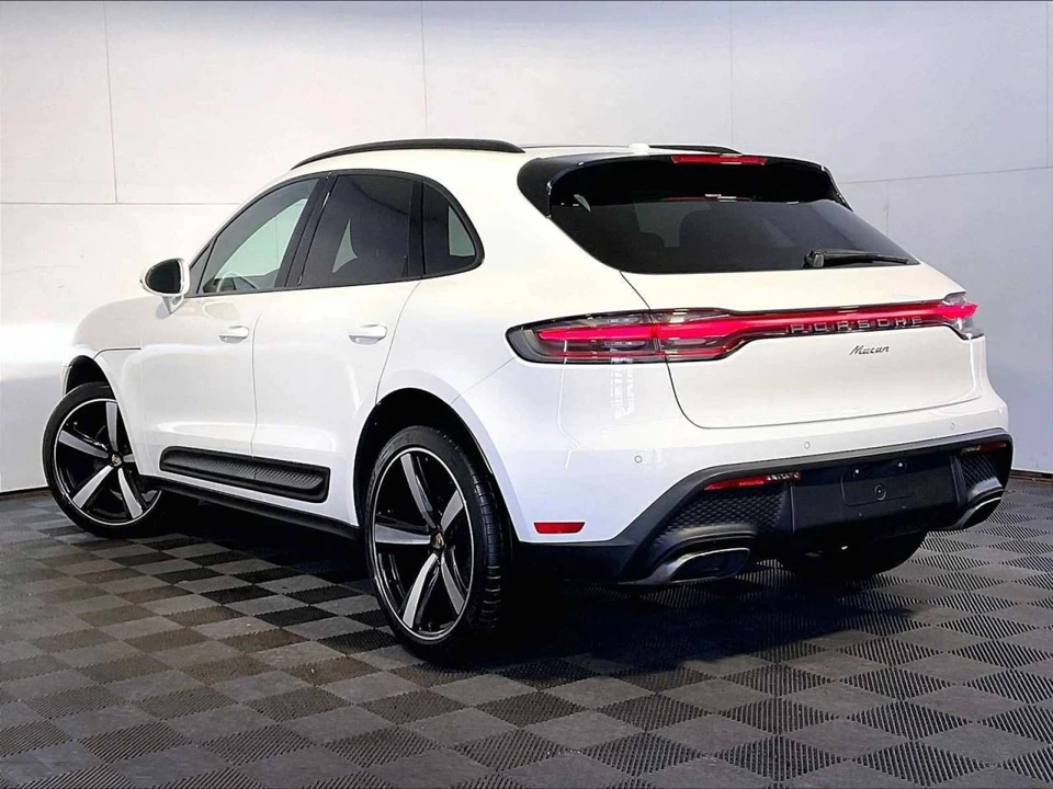 2023 Porsche Macan - Image 3 of 5