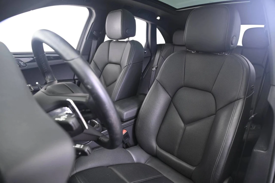 2023 Porsche Macan T - Image 5 of 5