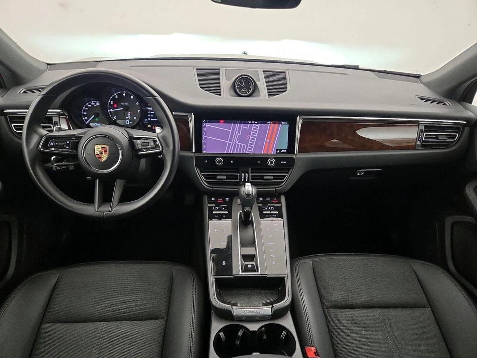 2023 Porsche Macan T - Image 10 of 27