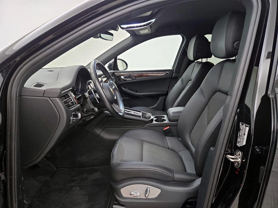 2023 Porsche Macan T - Image 12 of 27