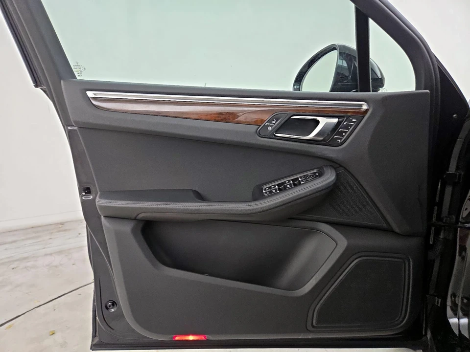 2023 Porsche Macan T - Image 13 of 27