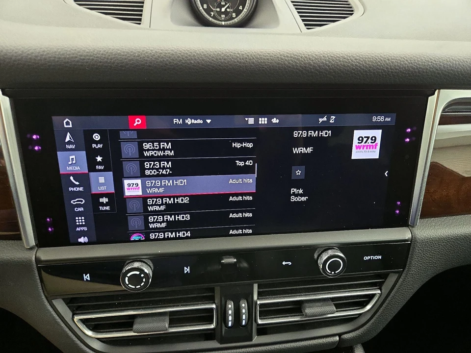 2023 Porsche Macan T - Image 17 of 27
