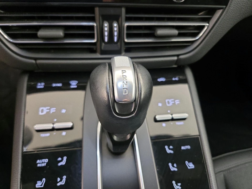 2023 Porsche Macan T - Image 19 of 27