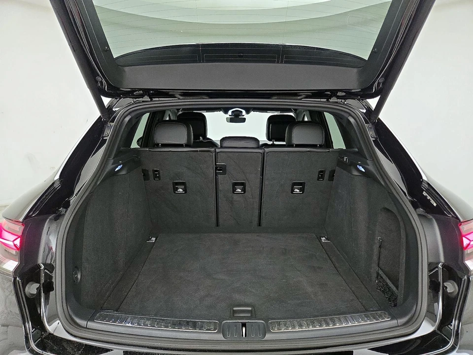 2023 Porsche Macan T - Image 22 of 27