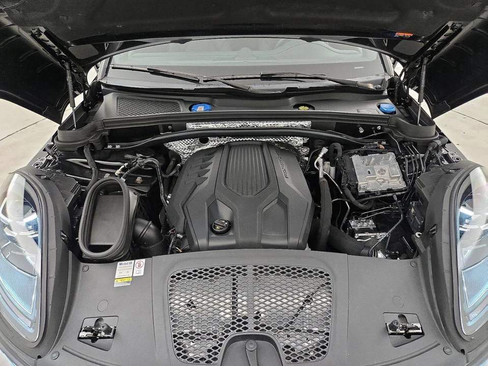 2023 Porsche Macan T - Image 23 of 27
